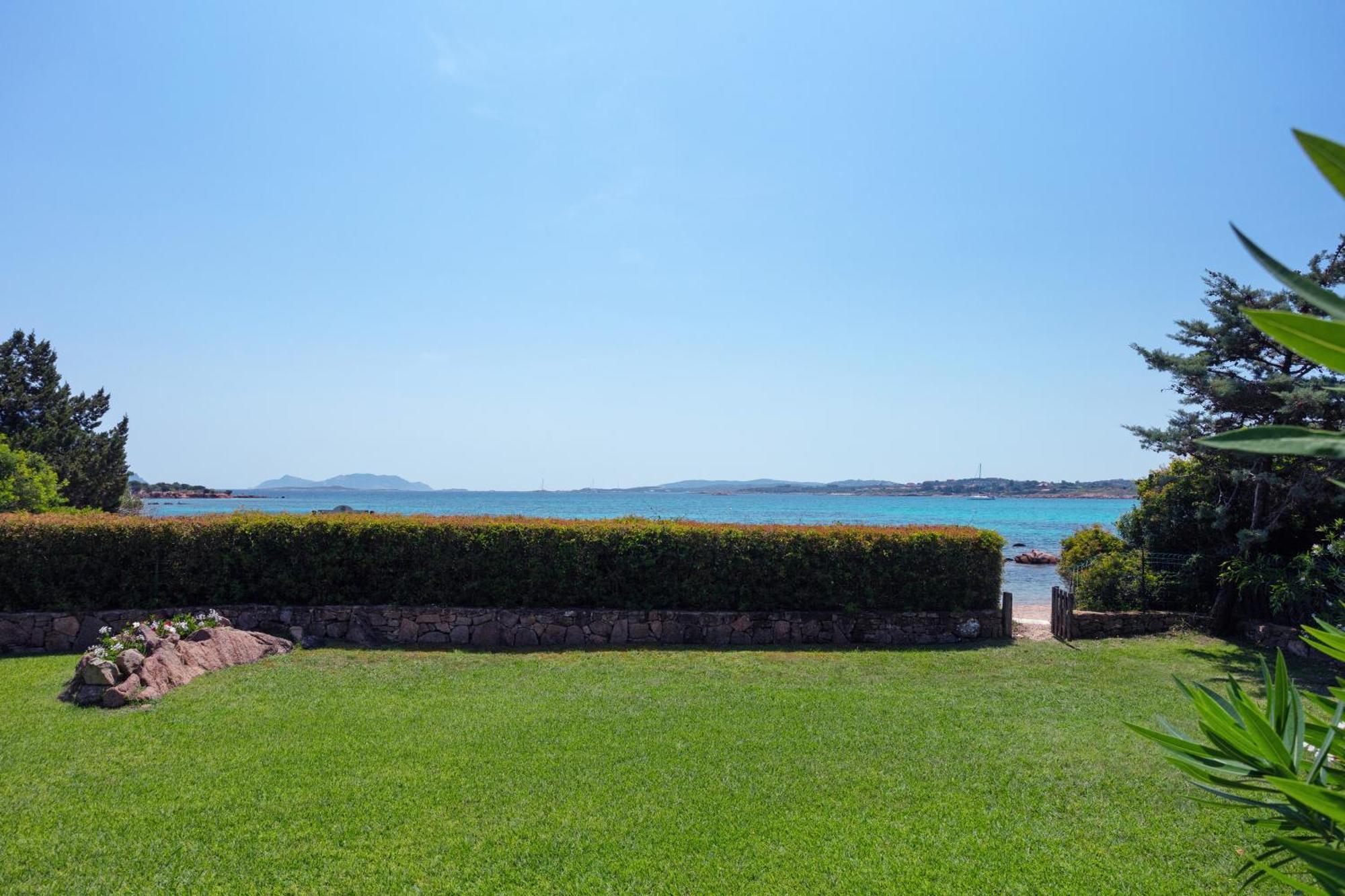 Baia Dorata Beach Apartment Porto Istana Exterior foto